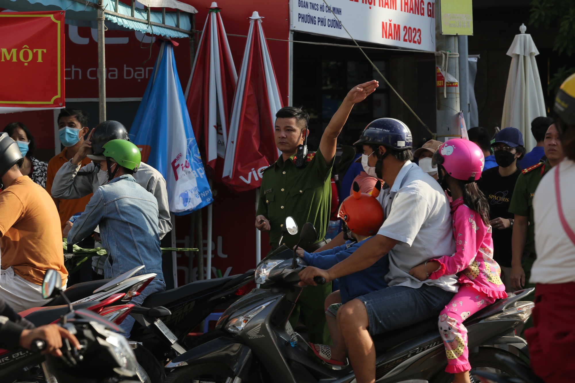 Lễ hội rằm th&aacute;ng Gi&ecirc;ng c&oacute; một kh&ocirc;ng hai ở B&igrave;nh Dương - Ảnh 11.