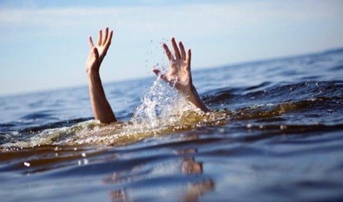 Hai học sinh tiểu học ng&atilde; xuống hồ, đuối nước tử vong