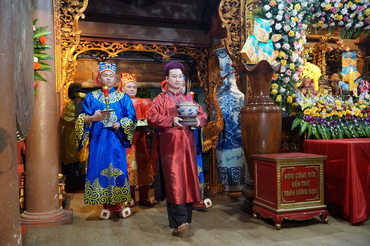 H&igrave;nh ảnh bất ngờ tại lễ khai ấn Đền Trần ở Thanh H&oacute;a - Ảnh 2.
