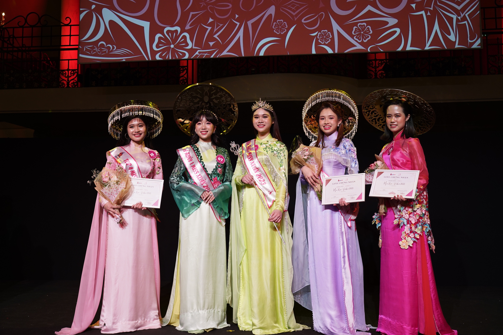 Du học sinh Ph&aacute;p đăng quang Miss Xu&acirc;n 2023 tại Ch&acirc;u &Acirc;u - Ảnh 1.