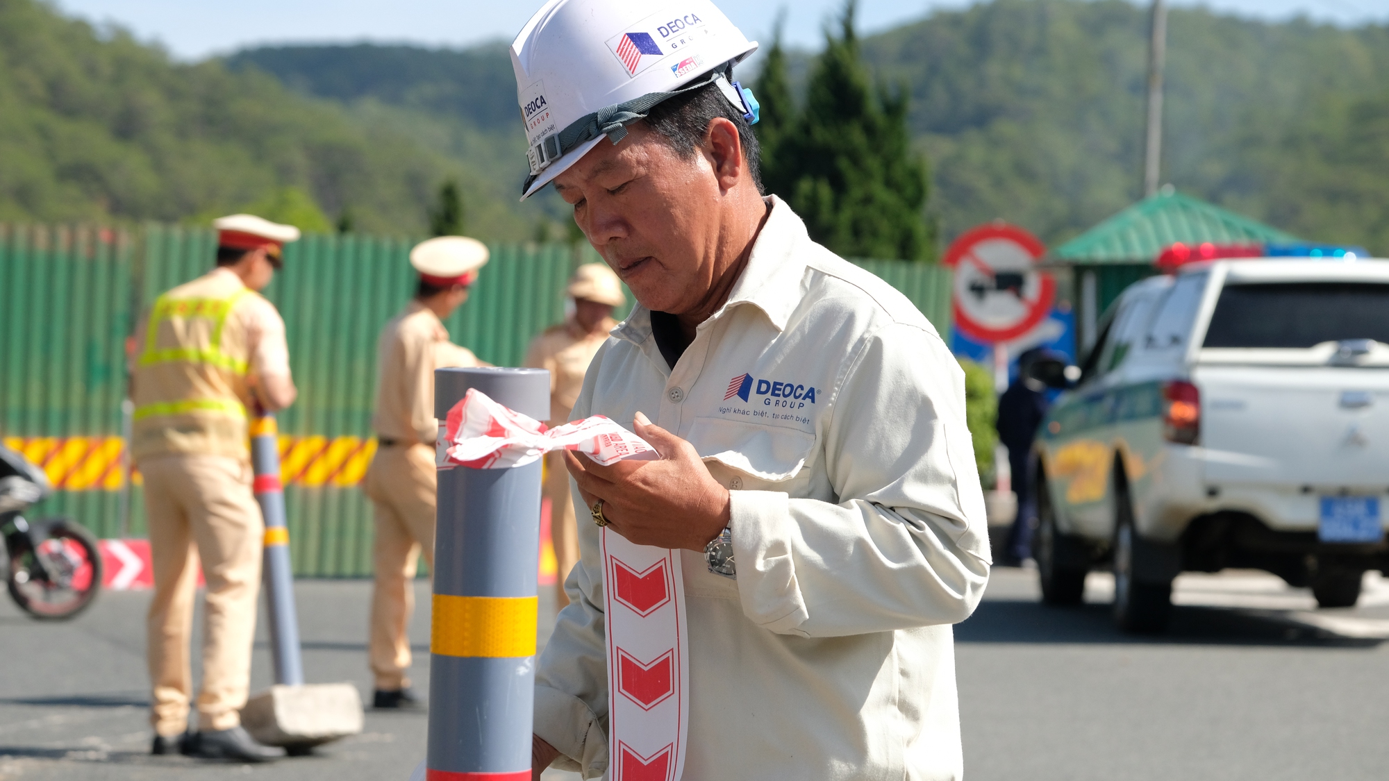 Ngày đầu tiên tạm đóng cửa đèo Prenn Đà Lạt - Ảnh 1.