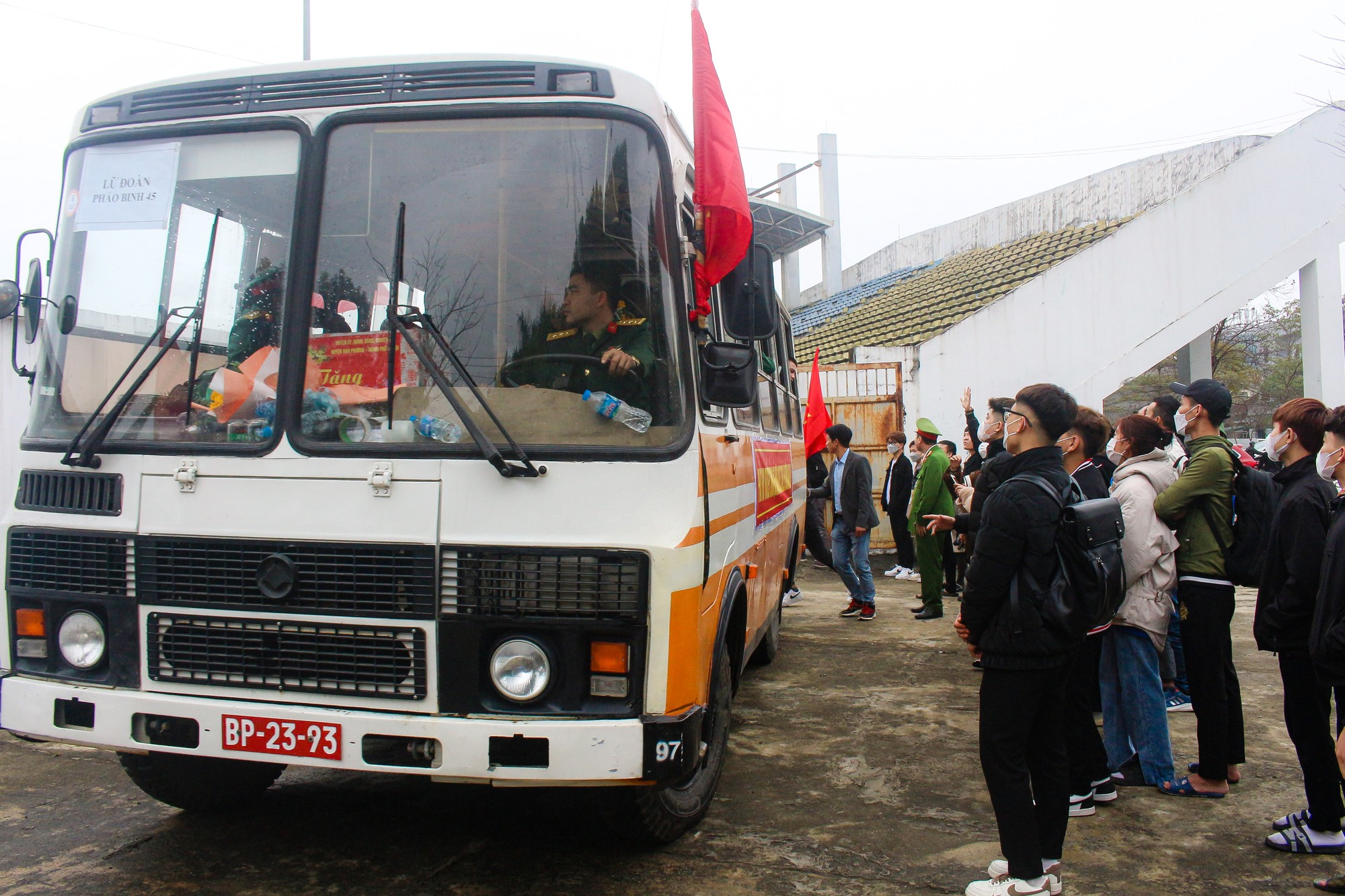 Hơn 4.200 t&acirc;n binh H&agrave; Nội h&agrave;o hứng l&ecirc;n đường nhập ngũ - Ảnh 9.