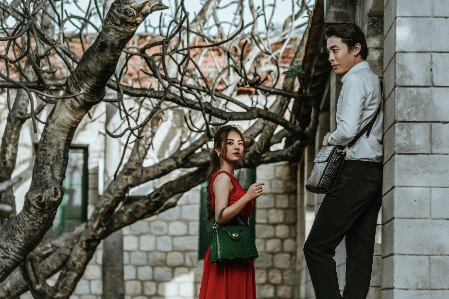 Sức hút từ thời trang da đà điểu, cá sấu Khatoco