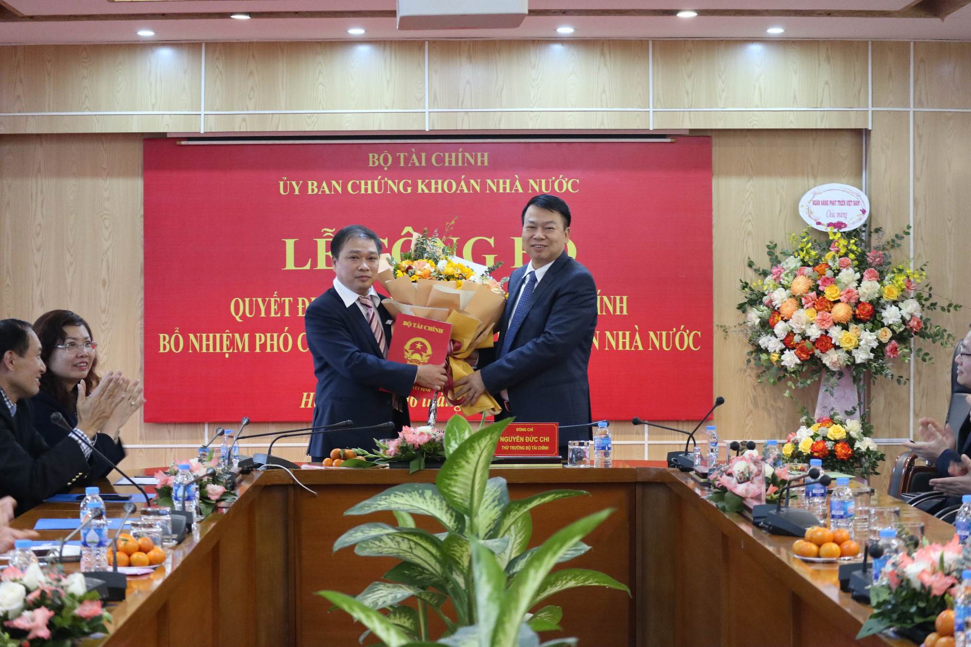 Chủ tịch Ngân hàng VDB làm Phó Chủ tịch Ủy ban Chứng khoán Nhà nước - Ảnh 1.