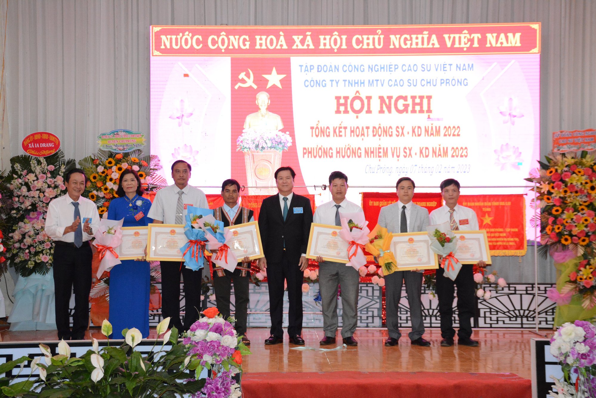 Cao su Chư Pr&ocirc;ng, Chư S&ecirc; khai th&aacute;c vượt kế hoạch được giao - Ảnh 1.