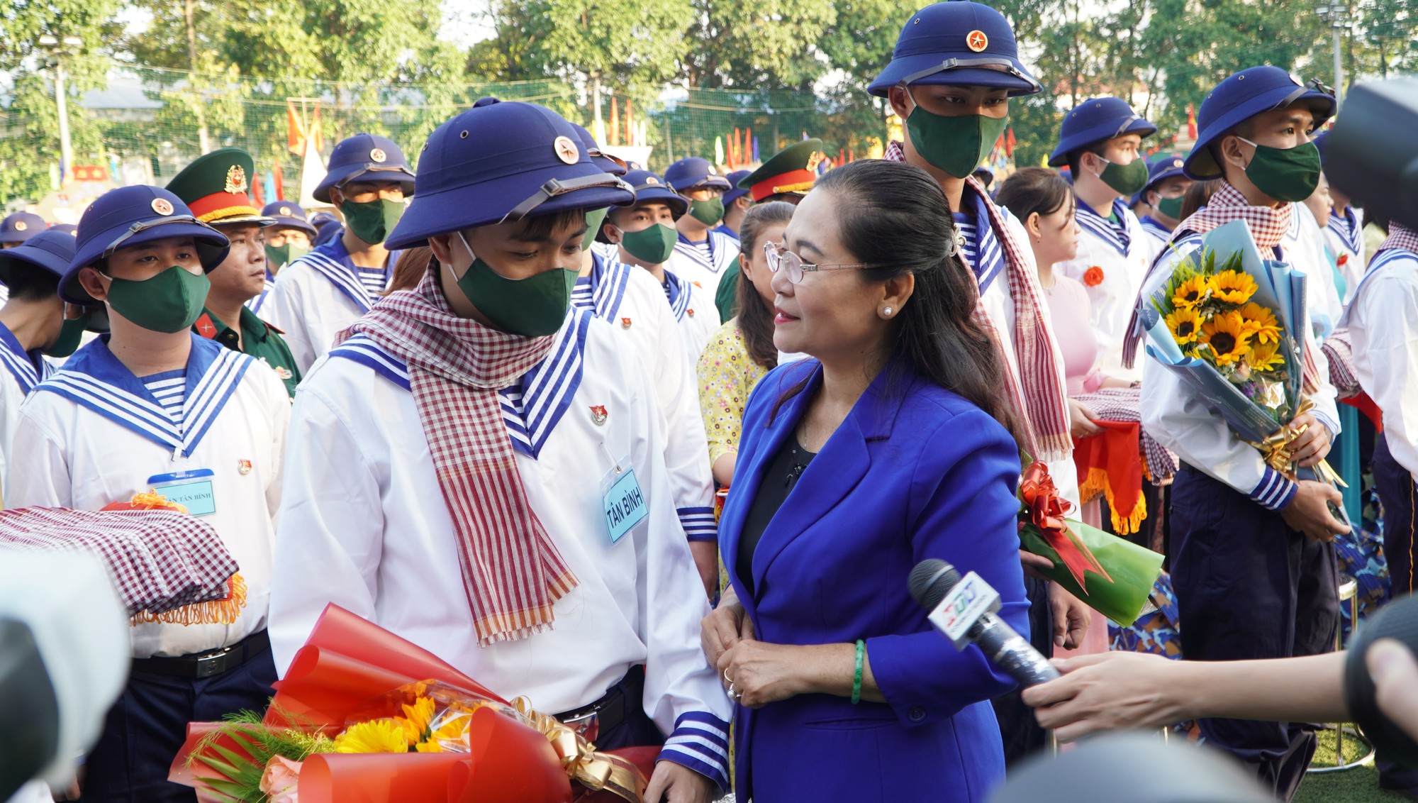 Thanh niên TP HCM hăng hái thực hiện nghĩa vụ quân sự - Ảnh 1.