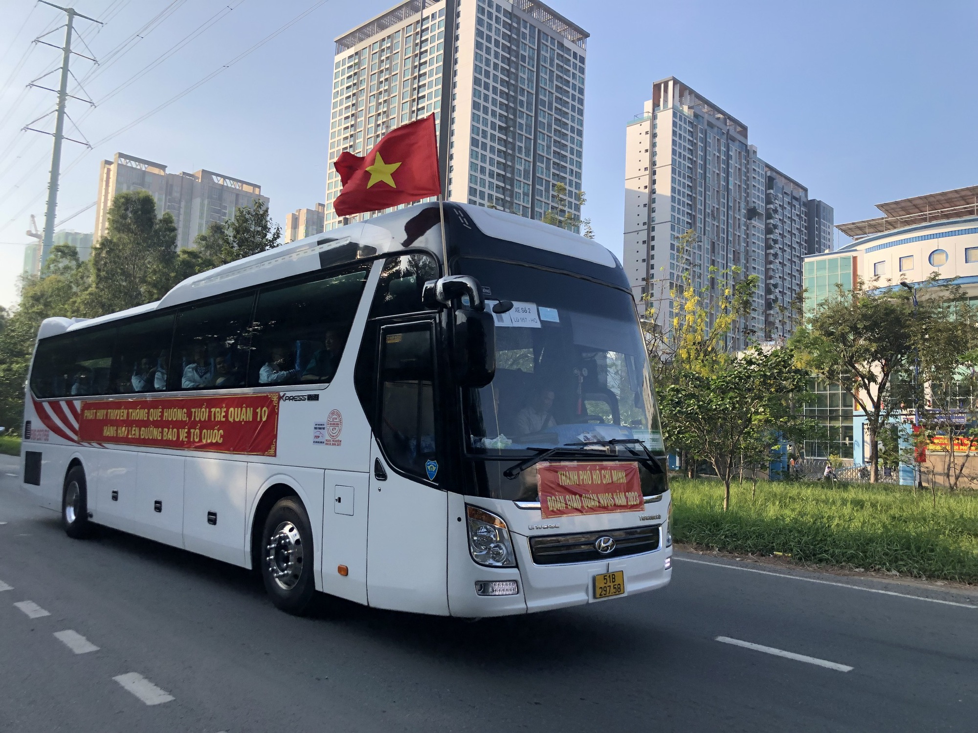 Thanh niên TP HCM hăng hái thực hiện nghĩa vụ quân sự - Ảnh 16.