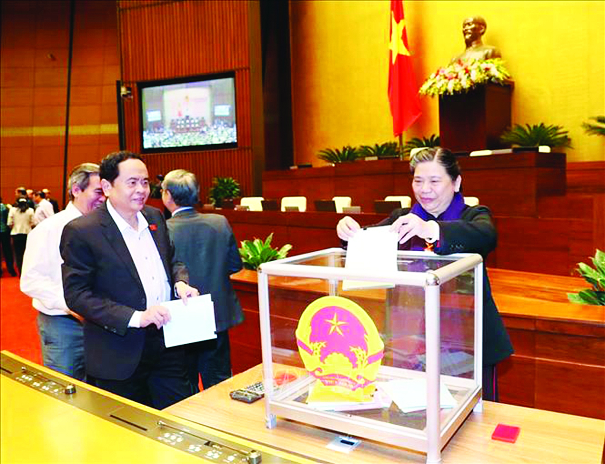 Người thân của cán bộ cũng phải giữ mình