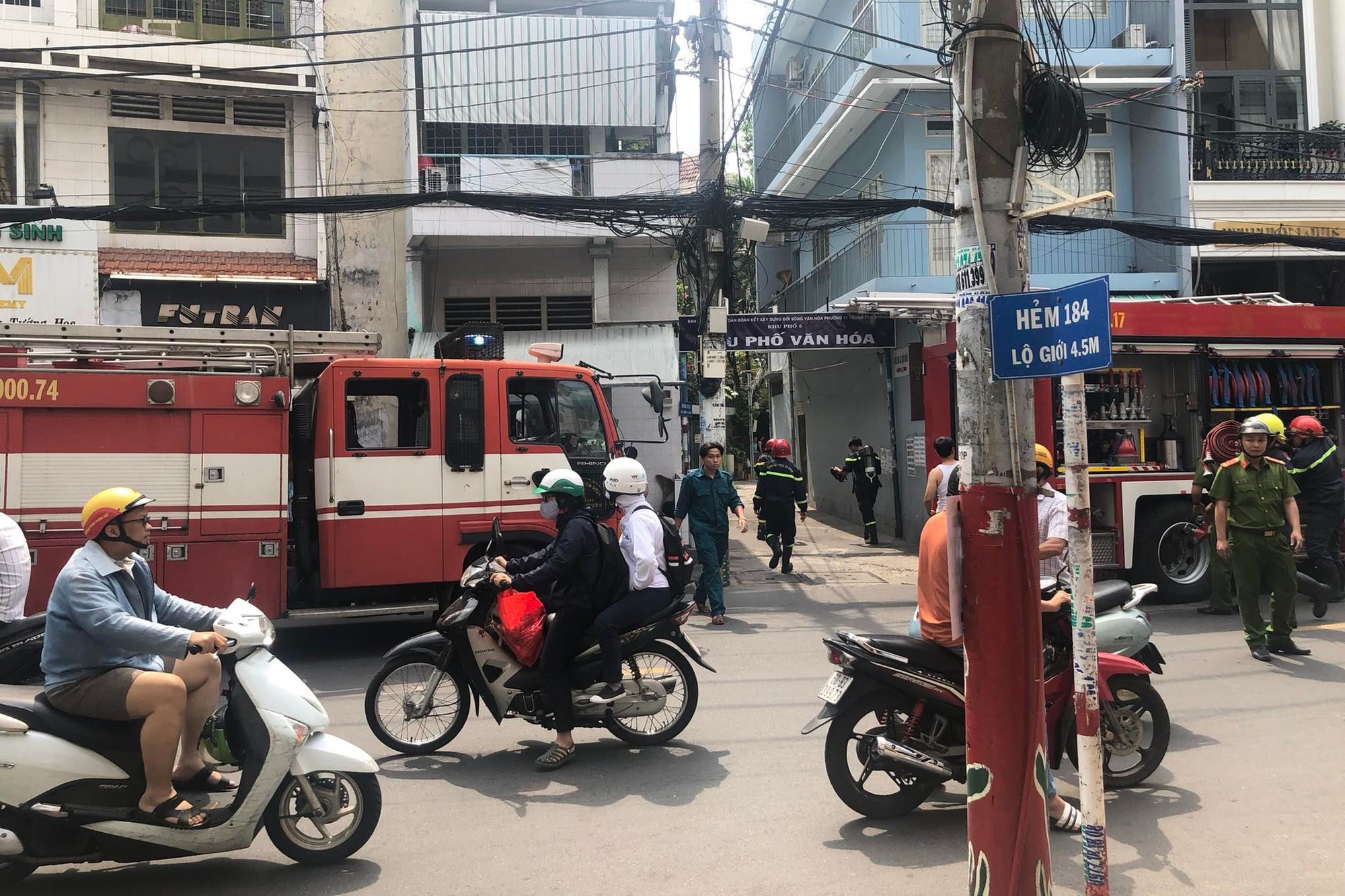 Xuất hiện tiếng nổ cùng mùi nồng nặc tại nhà 5 tầng ở quận Phú Nhuận