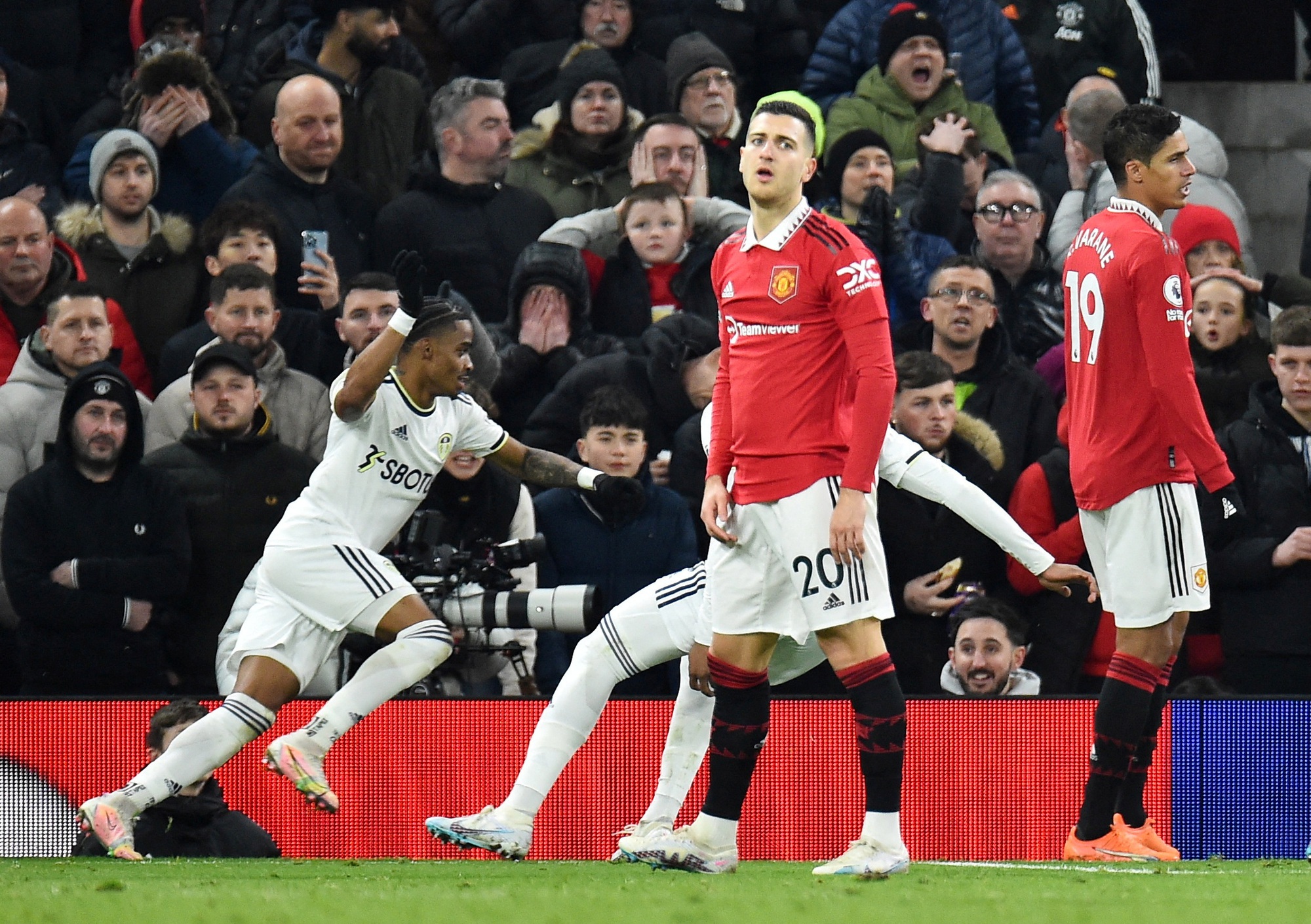 Rượt đuổi tỉ số ở Old Trafford, Man United mất điểm trước Leeds United - Ảnh 3.