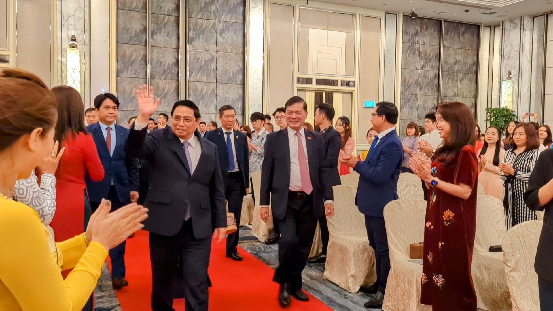 Thủ tướng Phạm Minh Chính gặp gỡ kiều bào tại Singapore