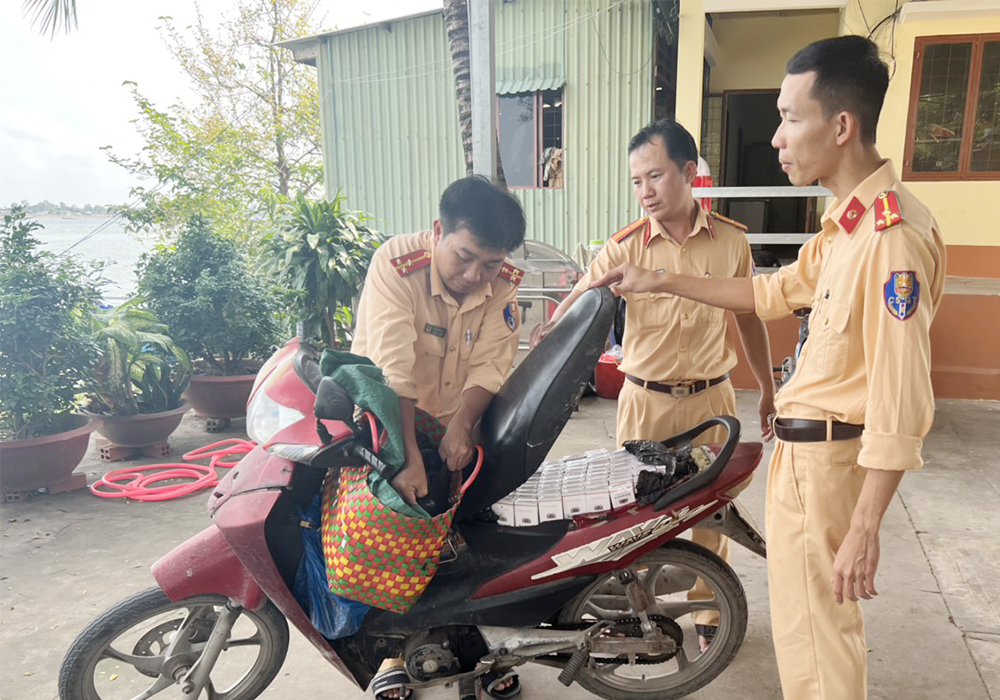Bắt quả tang nhiều xe biển số Đồng Tháp vận chuyển hàng cấm sang An Giang