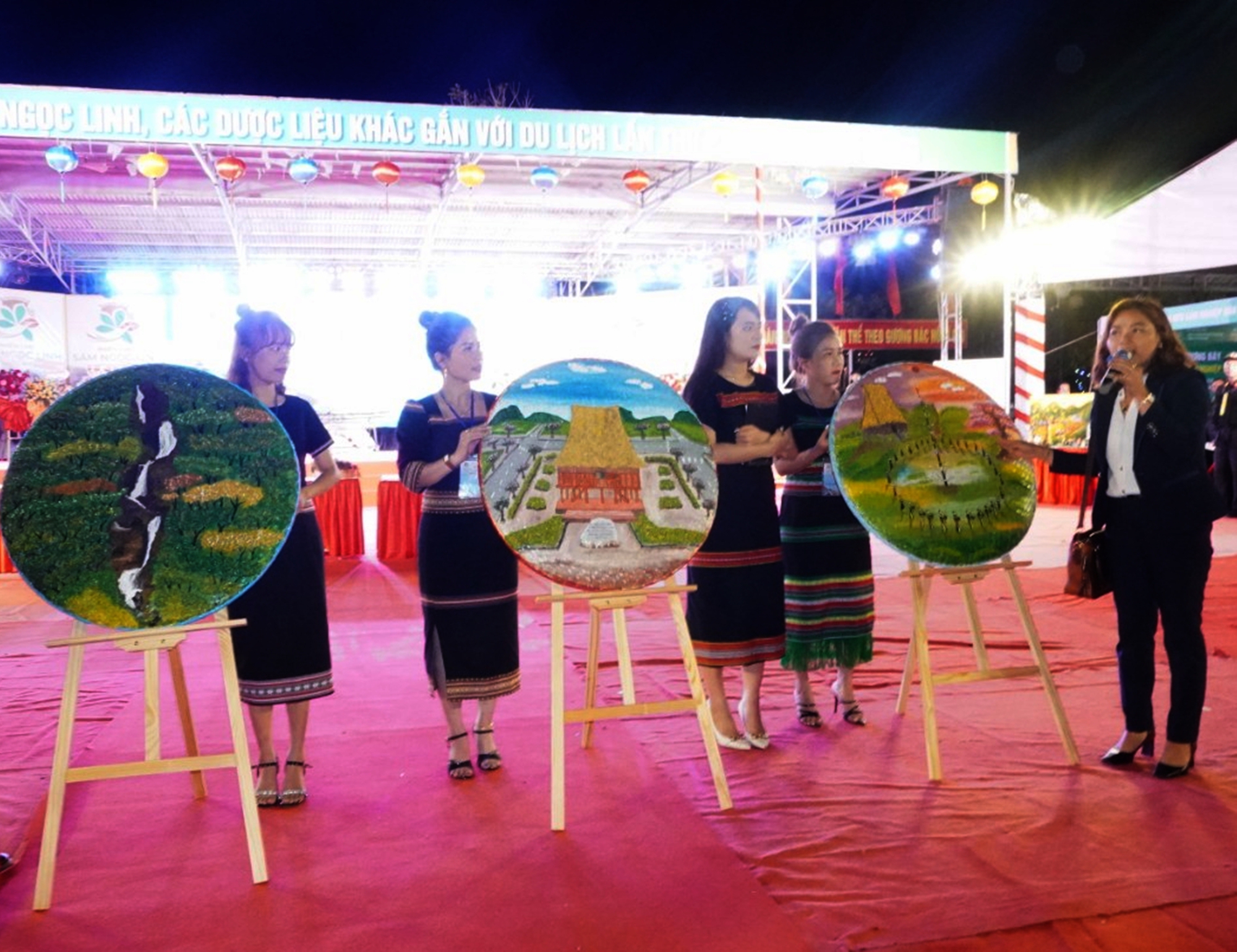 Độc đáo tranh vẽ trên đá của học sinh Xơ Đăng