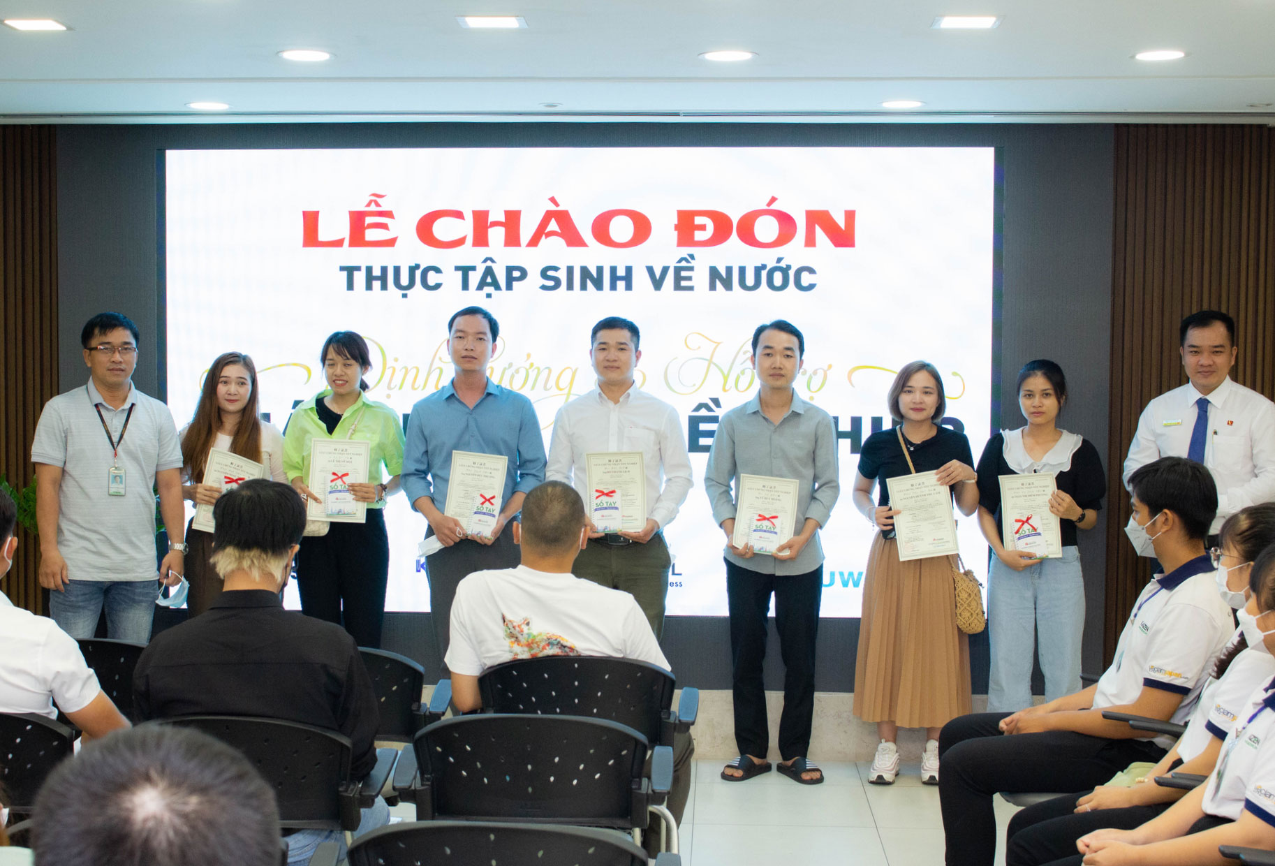 Mở lối cho lao động về nước