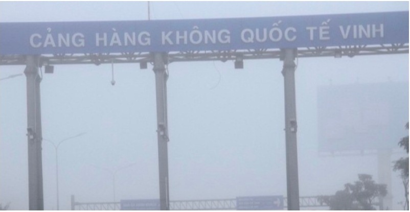 Miền Bắc ch&igrave;m trong sương m&ugrave;, nhiều chuyến bay bị hủy, chuyển hướng - Ảnh 2.