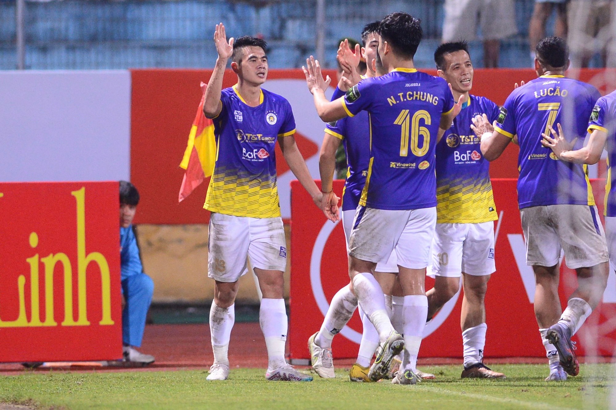 Văn Quyết tỏa s&aacute;ng, H&agrave; Nội FC thắng đẹp t&acirc;n binh C&ocirc;ng an H&agrave; Nội - Ảnh 6.