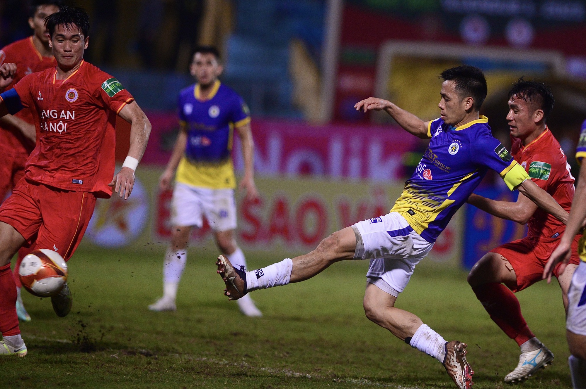 Văn Quyết tỏa s&aacute;ng, H&agrave; Nội FC thắng đẹp t&acirc;n binh C&ocirc;ng an H&agrave; Nội - Ảnh 2.