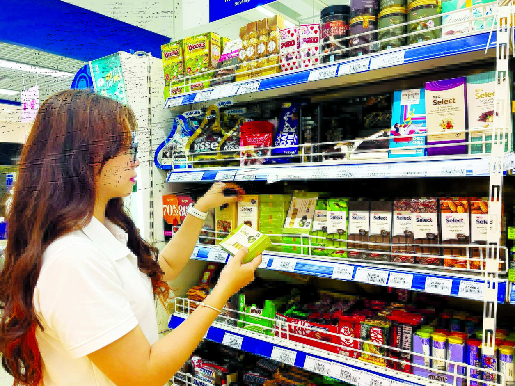 Hoa tươi, áo cặp, sô cô la… đắt hàng dịp 14-2 - Ảnh 2.