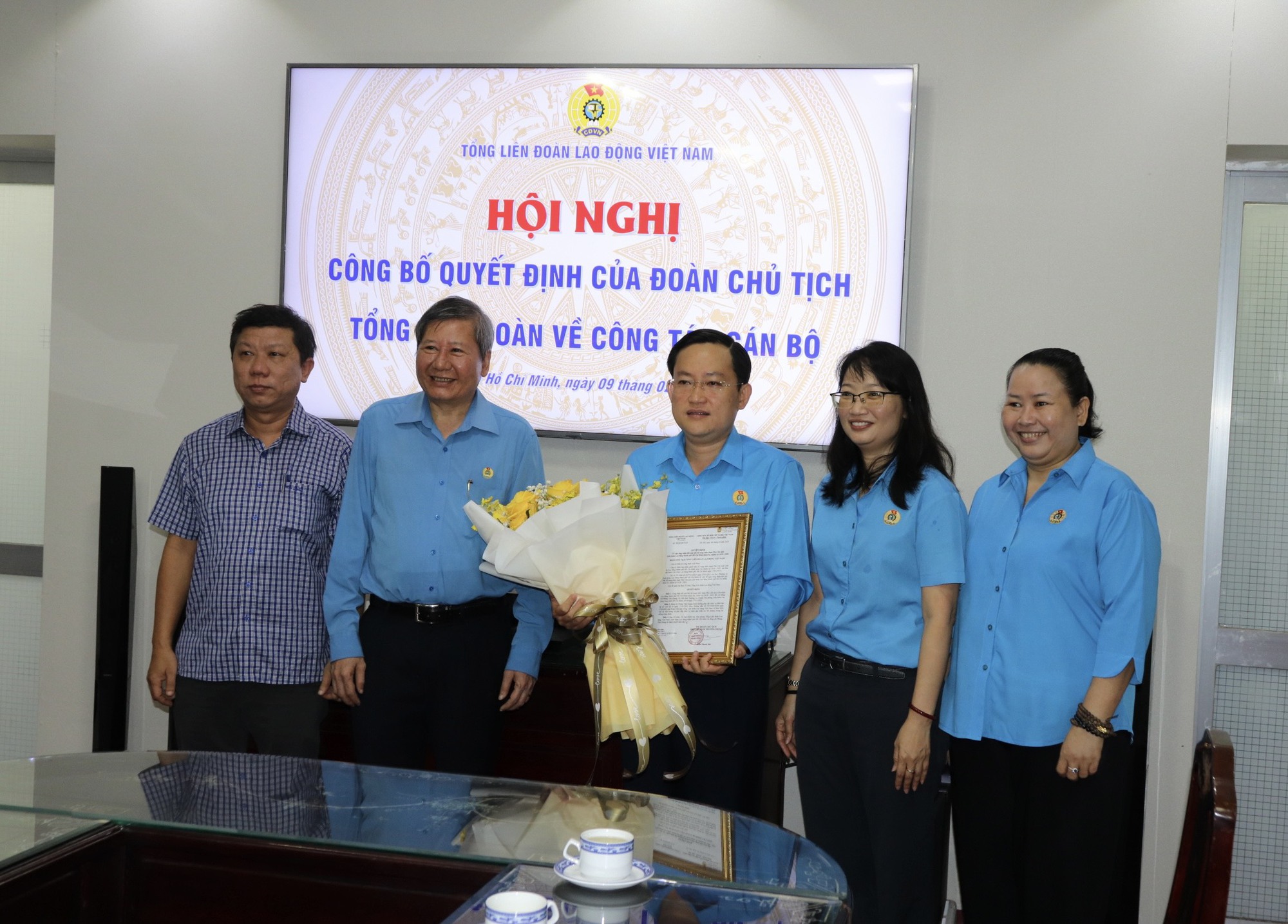 Trao quyết định công nhận chức danh Phó Chủ tịch LĐLĐ TP HCM đối với ông Phùng Thái Quang