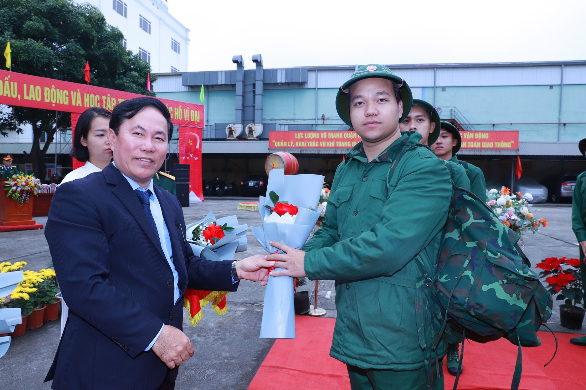 CEO doanh nghiệp ngàn tỉ đồng tình nguyện lên đường nhập ngũ