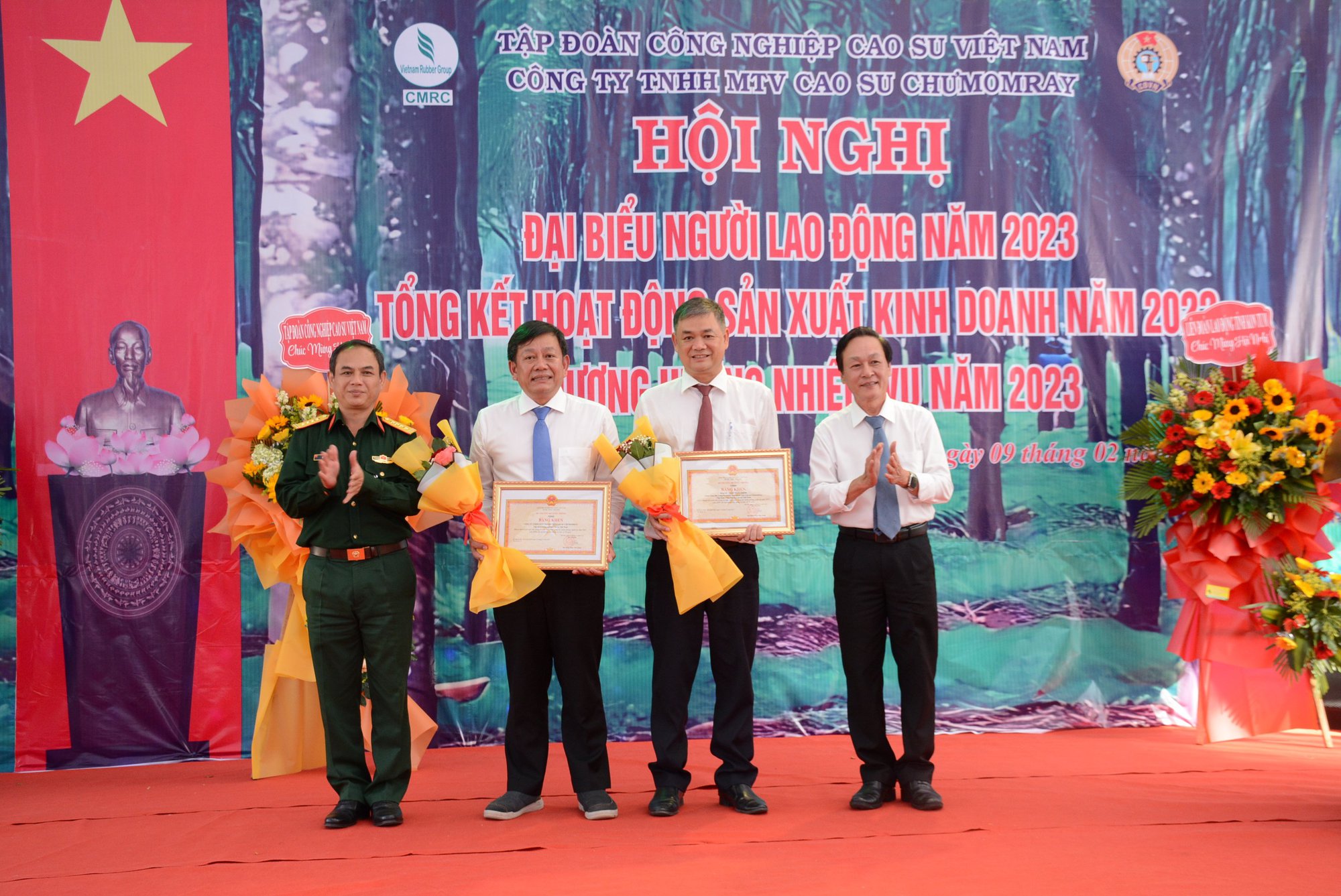Hai công ty cao su vùng biên lần đầu vào câu lạc bộ 2 tấn/ha - Ảnh 1.
