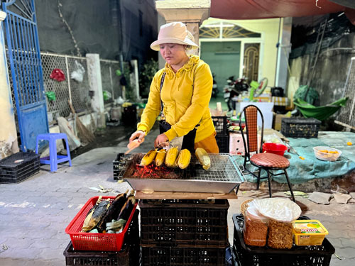 Công nhân bươn chải kiếm sống