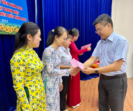 Đảng viên đóng góp tích cực vào phong trào thi đua yêu nước - Ảnh 1.