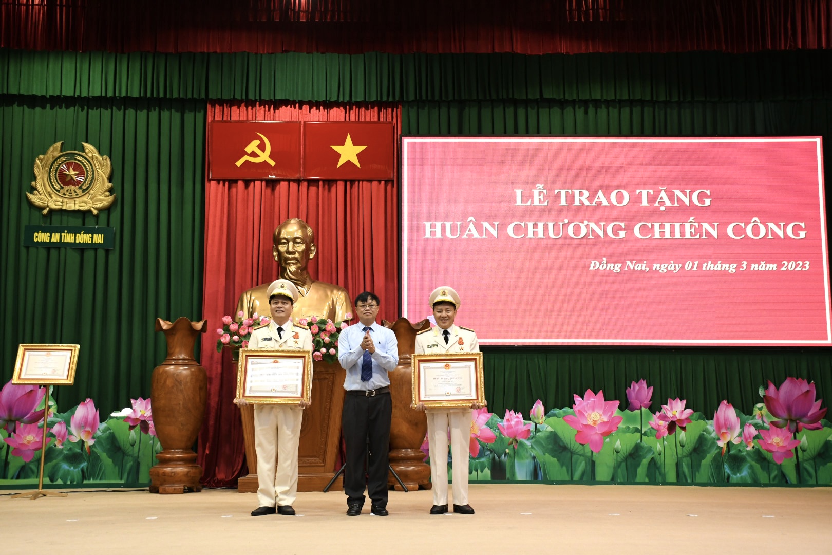 Nhiều tập thể, cá nhân Công an Đồng Nai nhận Huân chương Chiến công - Ảnh 2.