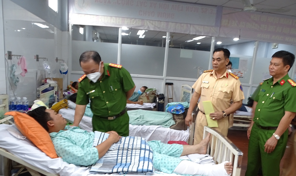Đồng Nai: Bắt giữ nghi phạm t&ocirc;ng g&atilde;y ch&acirc;n đại &uacute;y Cục CSGT - Ảnh 1.