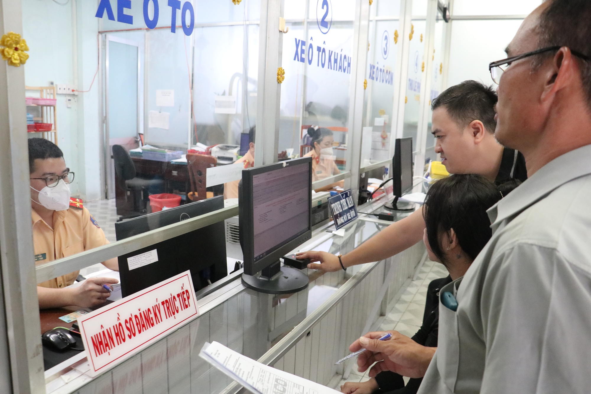 Một tỉnh c&oacute; hơn 1.200 xe &ocirc; t&ocirc; đăng k&yacute; mới mỗi th&aacute;ng - Ảnh 2.