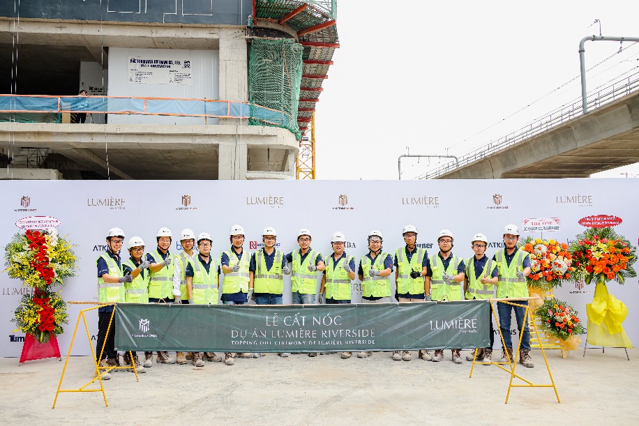 Masterise Homes chính thức cất nóc dự án LUMIÈRE riverside - Ảnh 4.