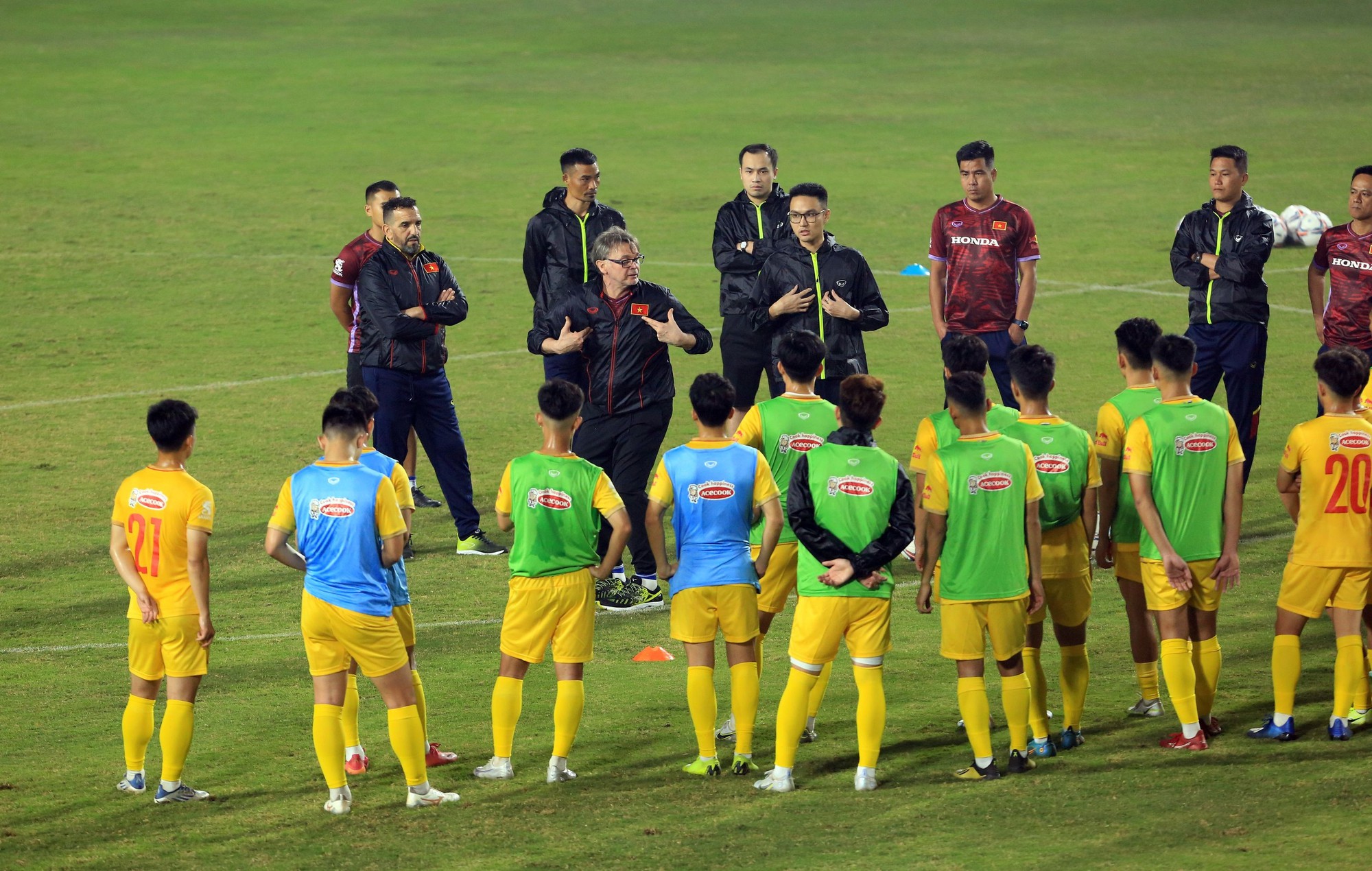 Phan Tuấn T&agrave;i chia sẻ về khung giờ tập mới của U23 Việt Nam - Ảnh 1.