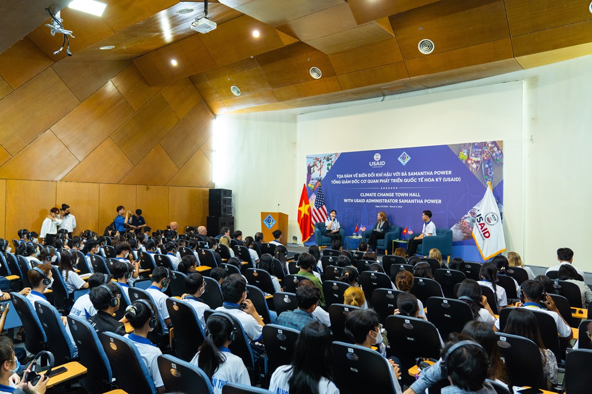 Tổng Gi&aacute;m đốc USAID thăm chợ nổi C&aacute;i Răng - Ảnh 8.
