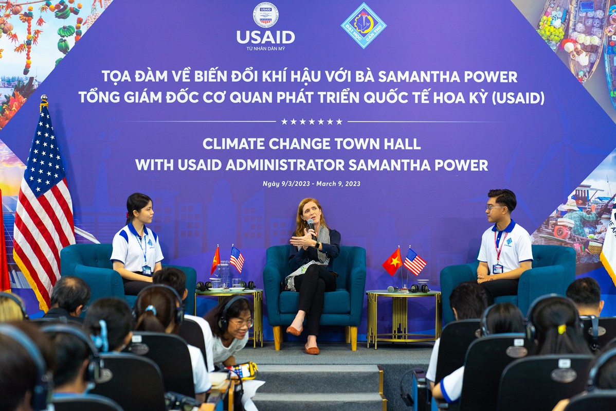 Tổng Gi&aacute;m đốc USAID thăm chợ nổi C&aacute;i Răng - Ảnh 9.