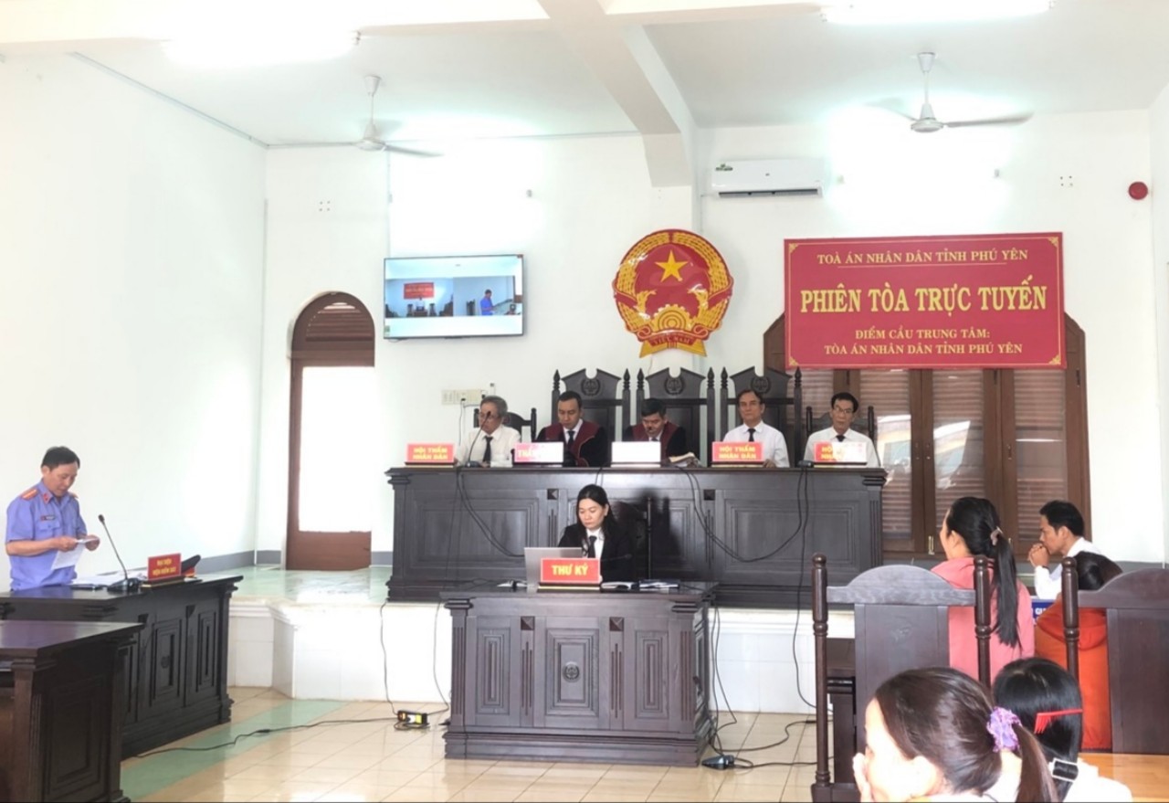 Trả giá vì chém vợ trọng thương