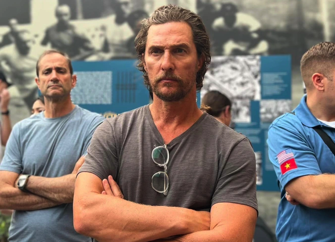 Nam tài tử "quyến rũ nhất hành tinh" Matthew McConaughey thăm Di tích Nhà tù Hỏa Lò