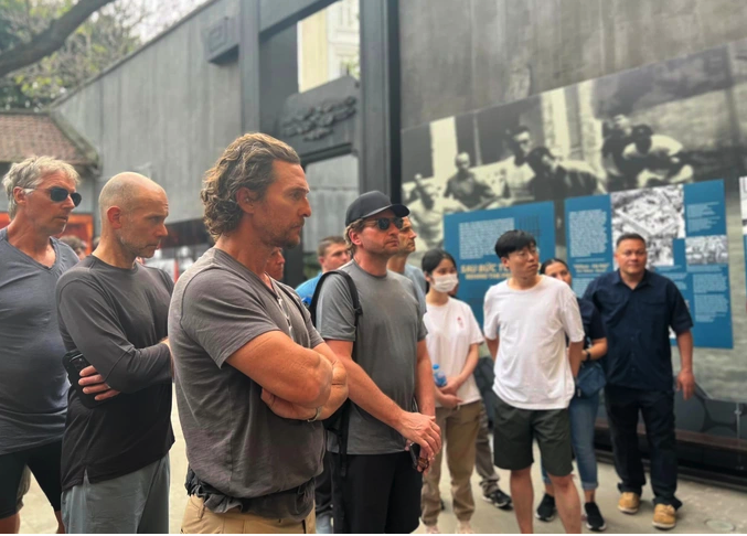 Nam t&agrave;i tử quyến rũ nhất h&agrave;nh tinh Matthew McConaughey thăm Di t&iacute;ch Nh&agrave; t&ugrave; Hỏa L&ograve; - Ảnh 3.