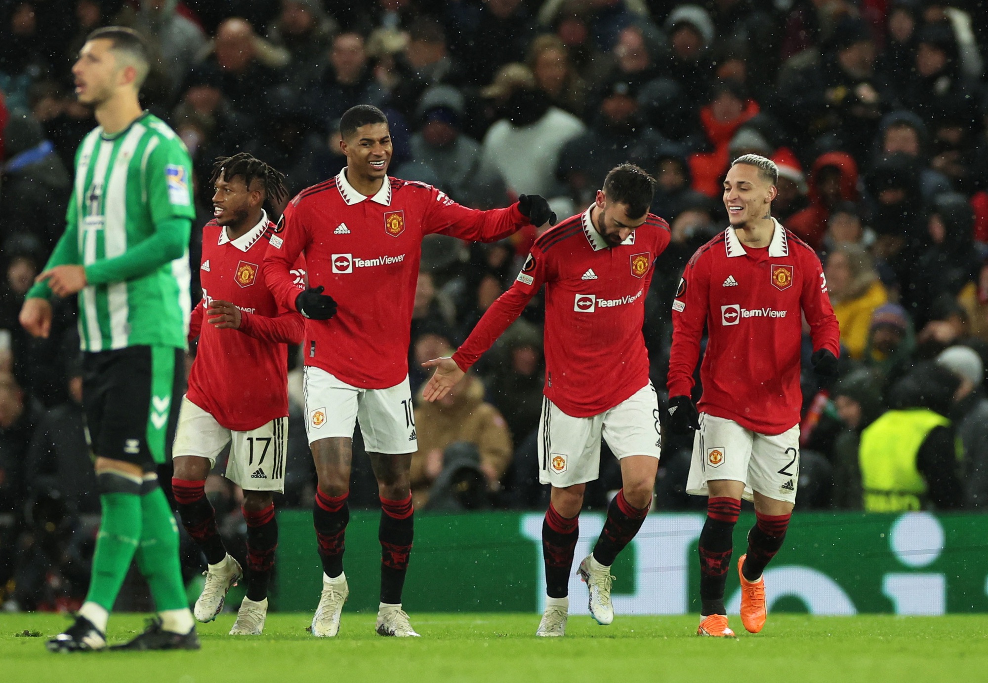 Bùng nổ Europa League, Man United hạ Real Betis ở Old Trafford