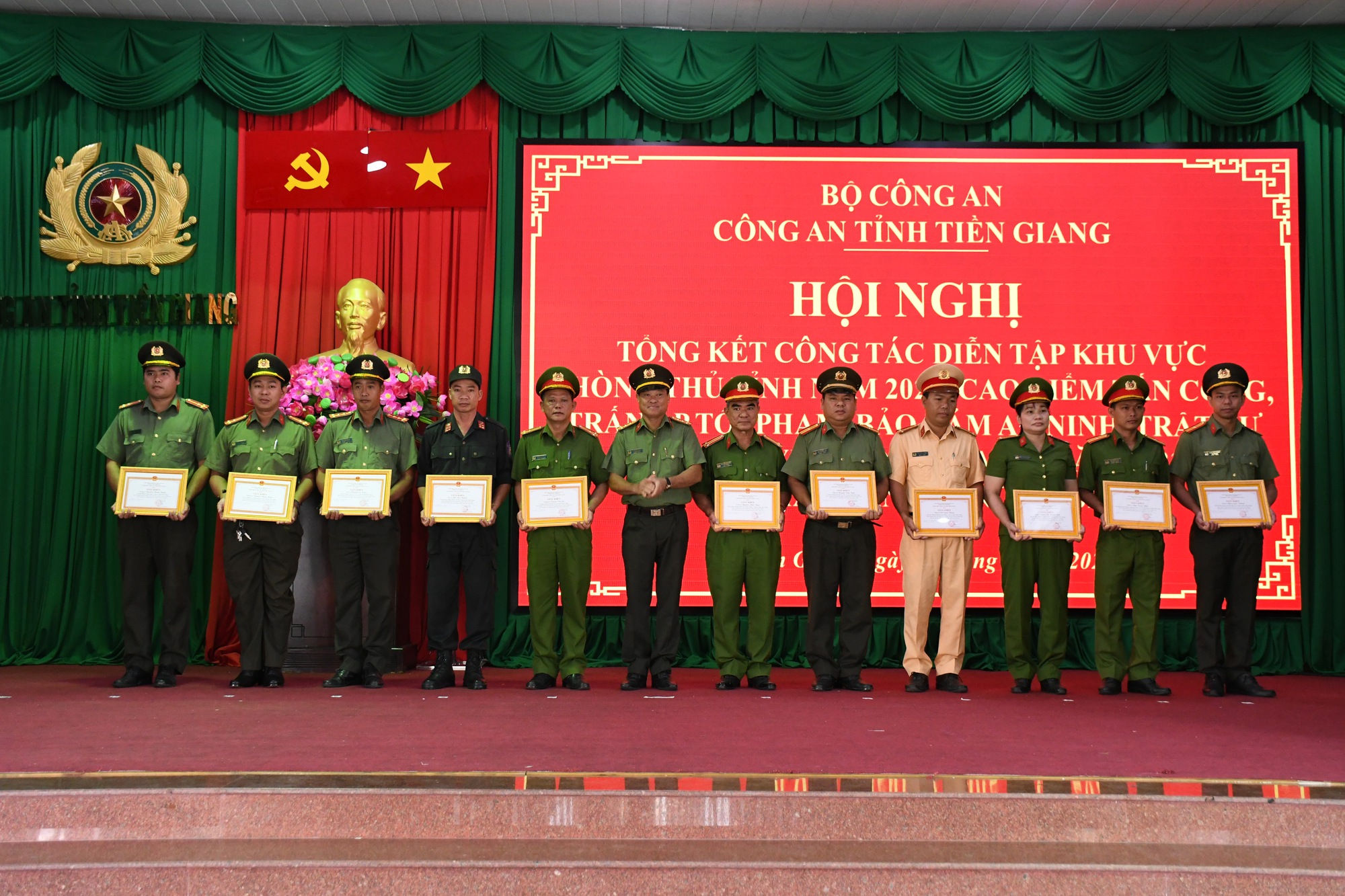 Triệt phá 119 tụ điểm cờ bạc ở Tiền Giang