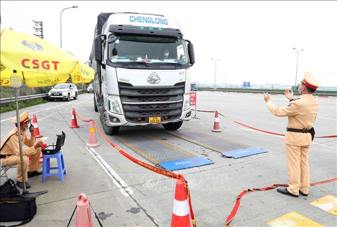 Cảnh sát giao thông sẽ hỗ trợ đăng kiểm tại Hà Nội và TP HCM "không ngày nghỉ"