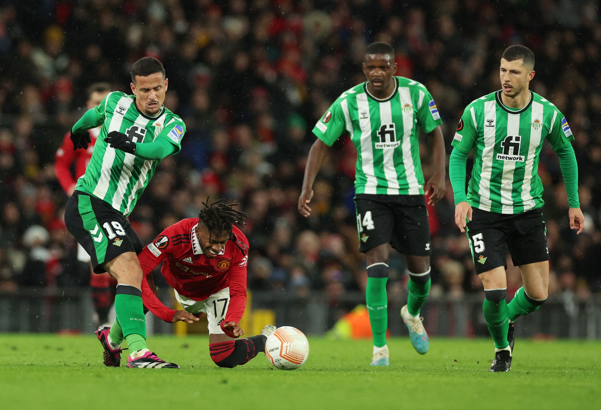 B&ugrave;ng nổ Europa League, Man United hạ Real Betis ở Old Trafford - Ảnh 1.