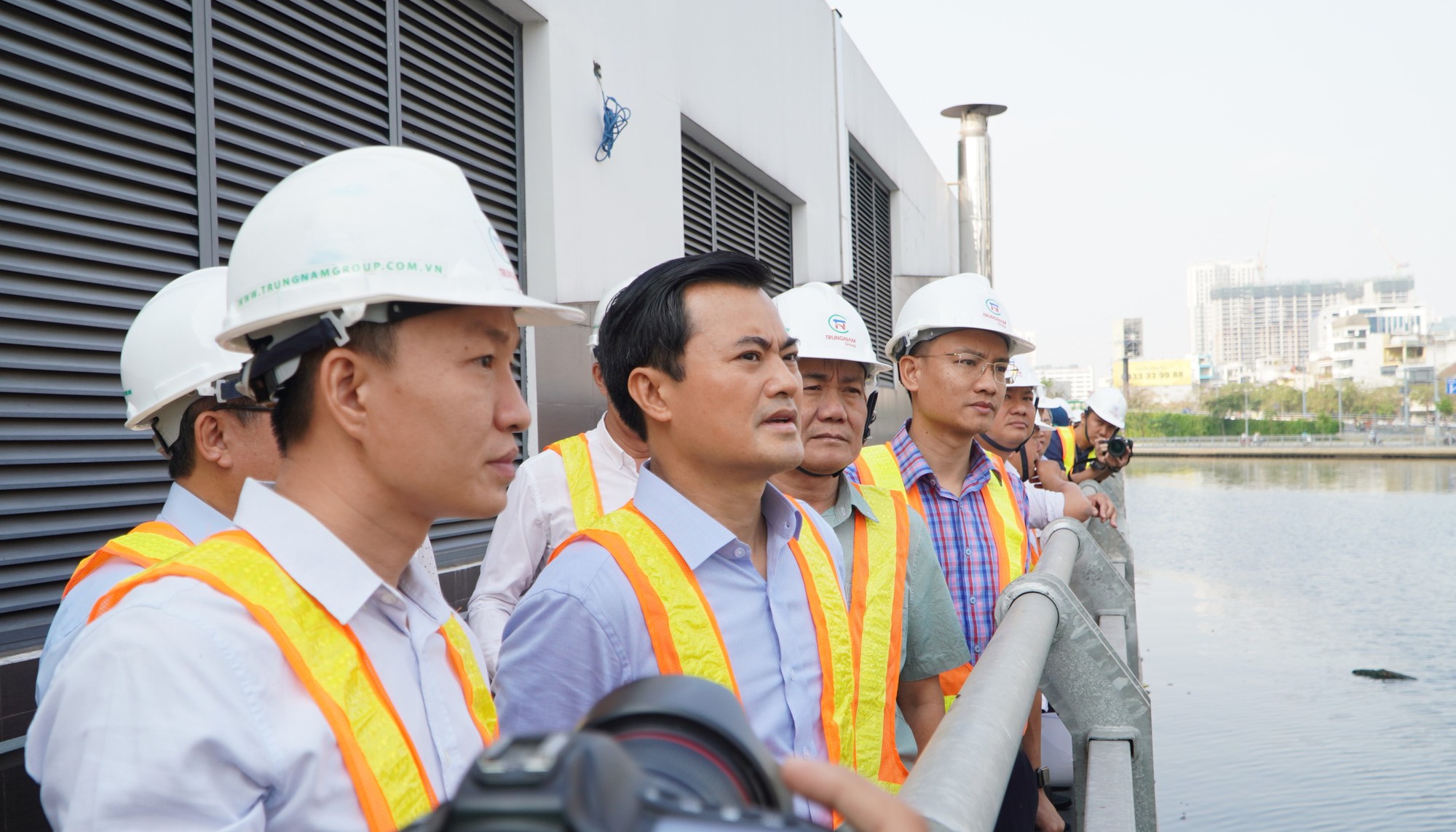 Phó Chủ tịch Bùi Xuân Cường thực địa dự án chống ngập 10 ngàn tỉ đồng
