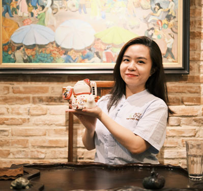 Ghép đôi bên bàn trà