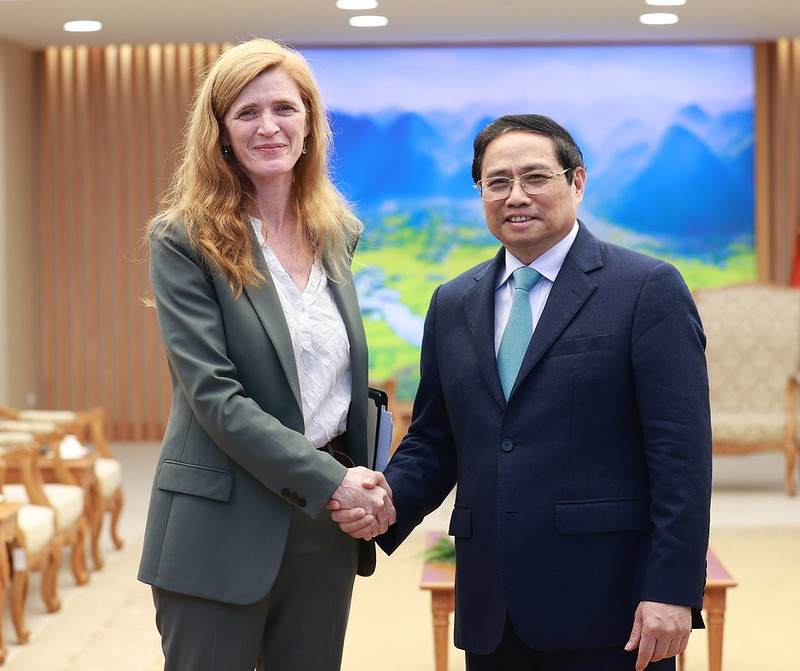 Tổng giám đốc USAID ngồi xe máy điện, thưởng thức cà phê trứng Hà Nội - Ảnh 10.