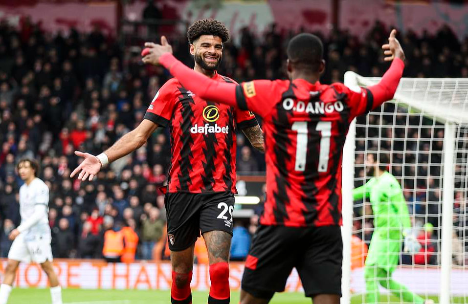 Liverpool thua sốc đội ch&oacute;t bảng, tam đại gia Ngoại hạng tăng tốc - Ảnh 5.