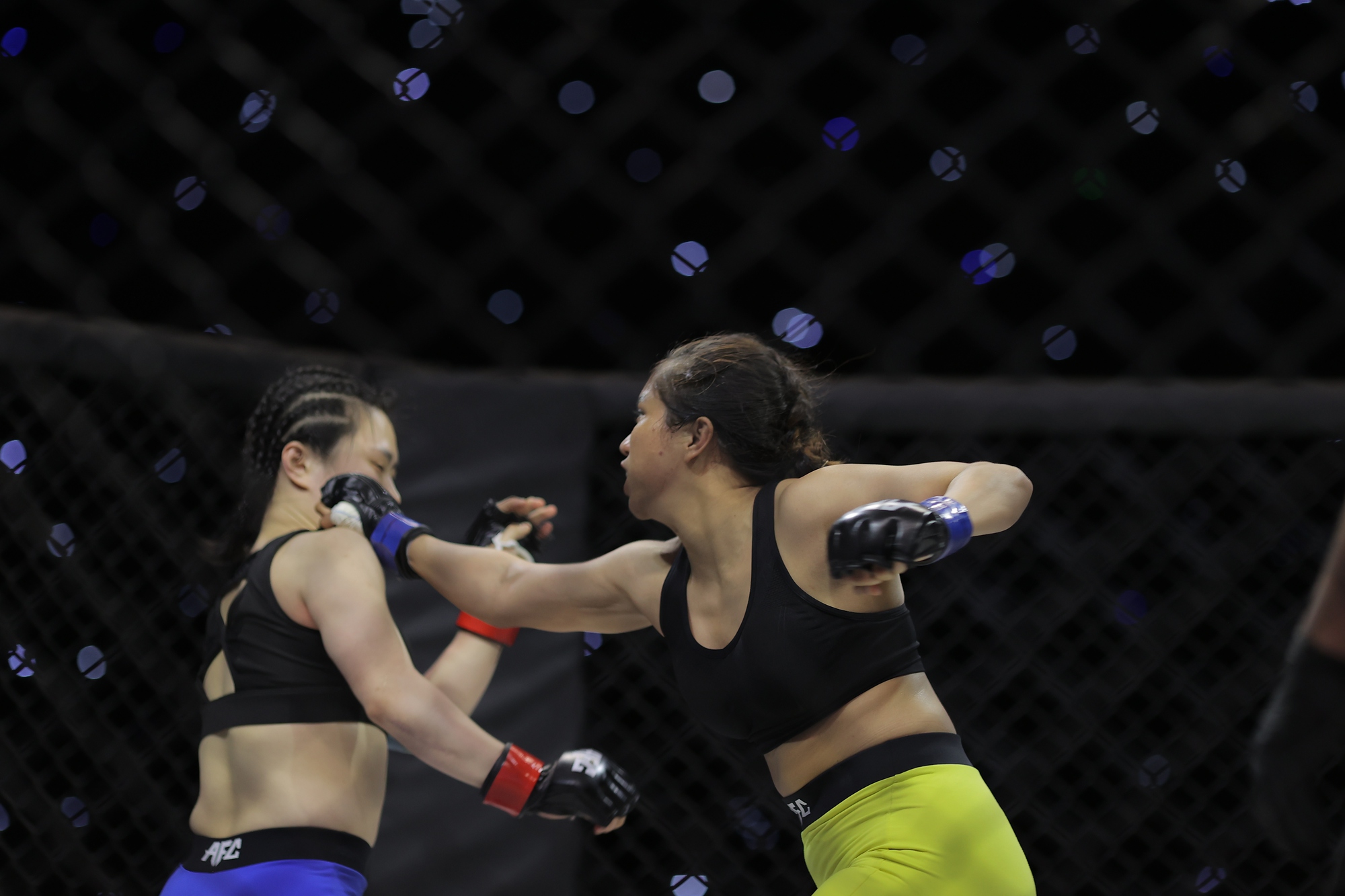 MMA - AFC 23: Võ sĩ chủ nhà chấn thương, Oh Su-hwan thắng sau 1 phút - Ảnh 6.