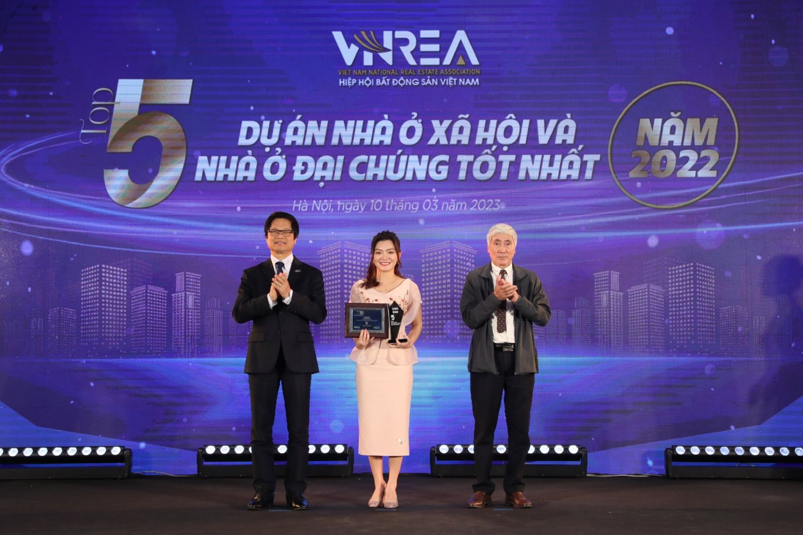 Kim Oanh Group gi&agrave;nh &ldquo;c&uacute; đ&uacute;p&rdquo; giải thưởng Thương hiệu bất động sản dẫn đầu năm 2022 - Ảnh 1.