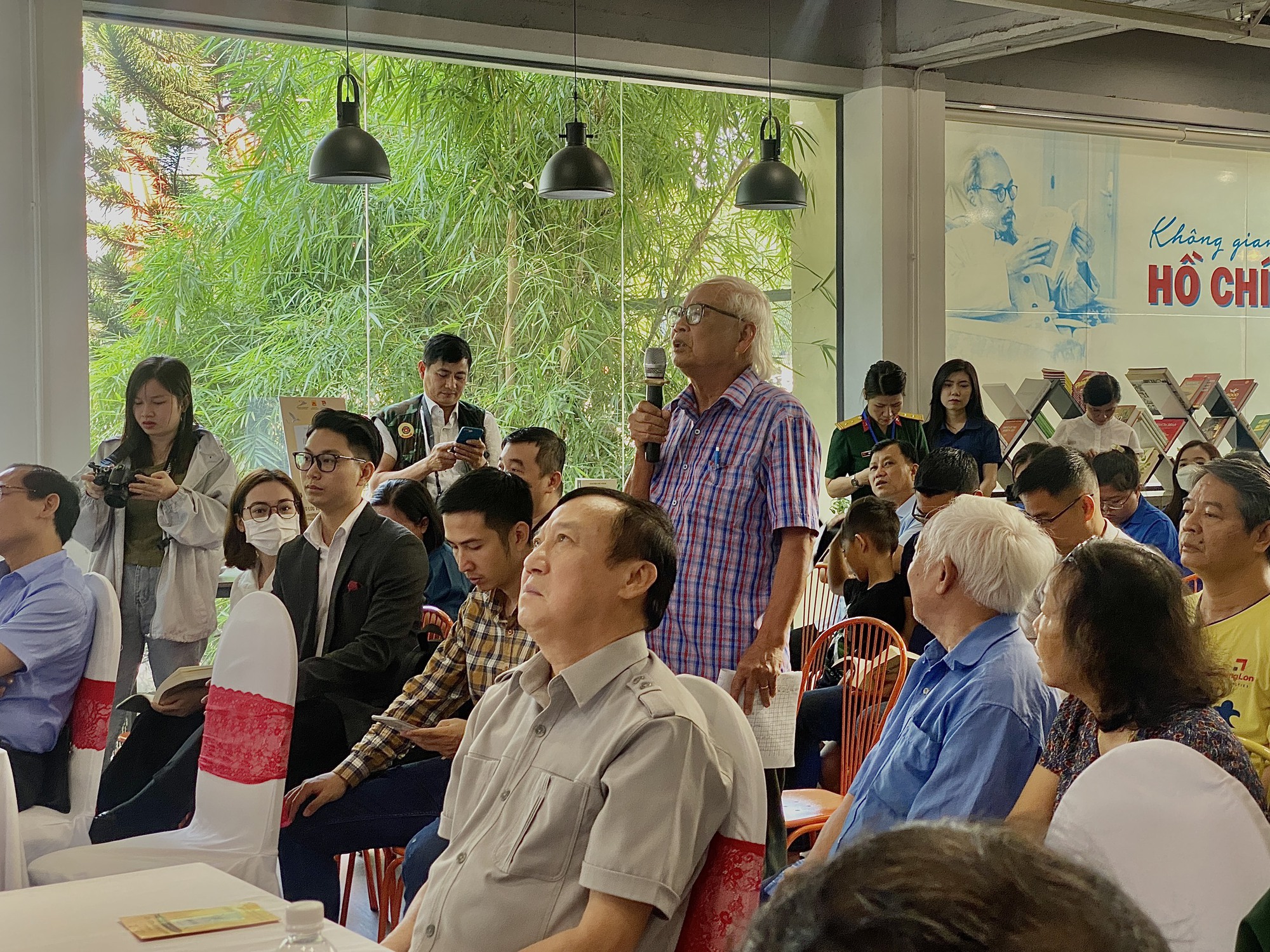 Thượng tướng Nguyễn Chí Vịnh giới thiệu tác phẩm “Người thầy” tại TP HCM - Ảnh 3.
