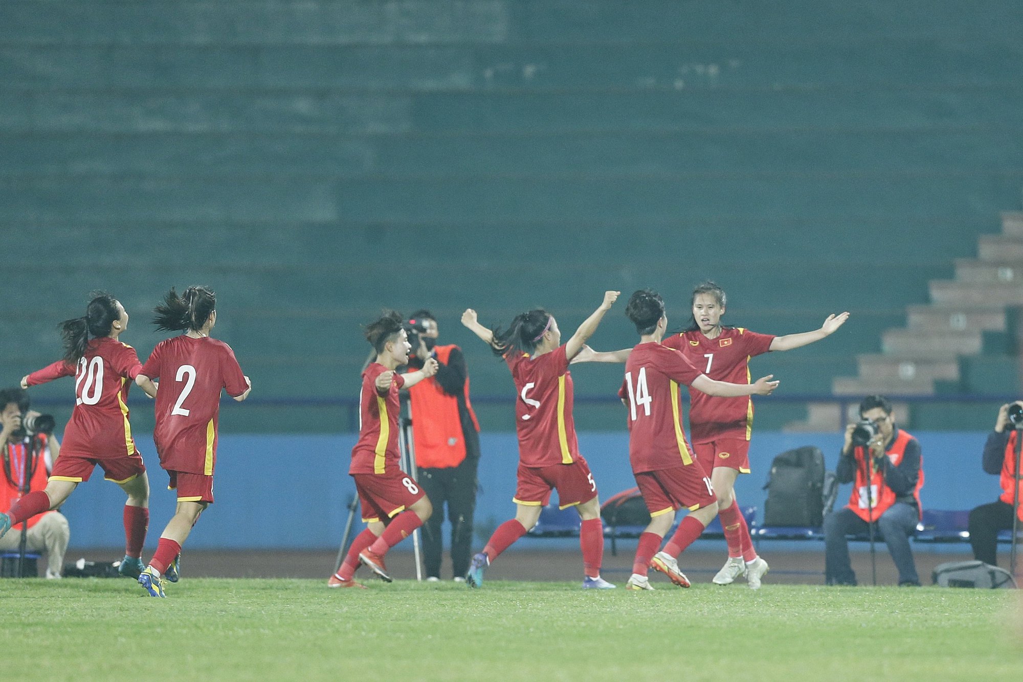 U20 nữ Việt Nam giành vé đi tiếp vòng loại Asian Cup - Ảnh 2.