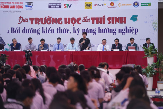 "Đưa trường học đến thí sinh" 2023 tại Sóc Trăng: Giải cơn khát thông tin hướng nghiệp